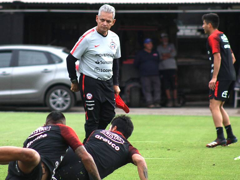 Tres en el ataque: La oncena que prepara la selección chilena para el duelo ante Perú