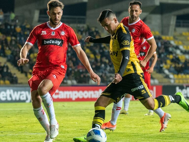 Árbitros advierten nombres mal escritos en camisetas de Coquimbo Unido y Unión La Calera