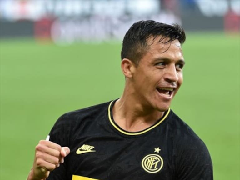 Alexis Sanchez anotó un gol y fue expulsado en su debut como titular en Inter