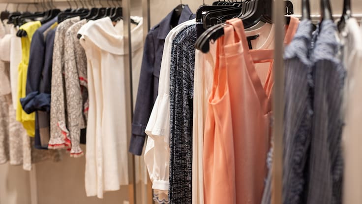 Confirman cierre de exclusiva tienda de ropa en Chile: comenzó la liquidación final con hasta 80% de descuento