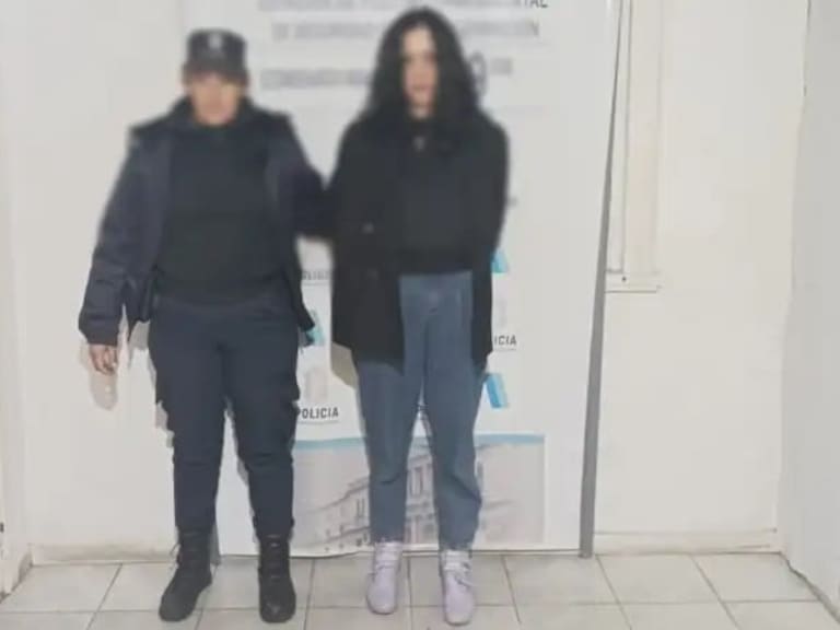 Actriz chilena es detenida en Argentina por robos a hombres contactados en APP de citas