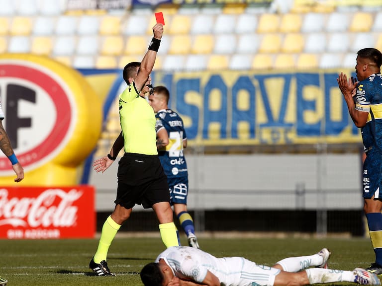La discutible expulsión a Álvaro Madrid en el duelo entre Everton y la U