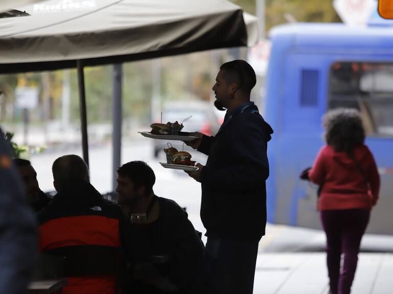 Reducción en el horario laboral: en esta fecha los chilenos pasarán a trabajar 40 horas a la semana