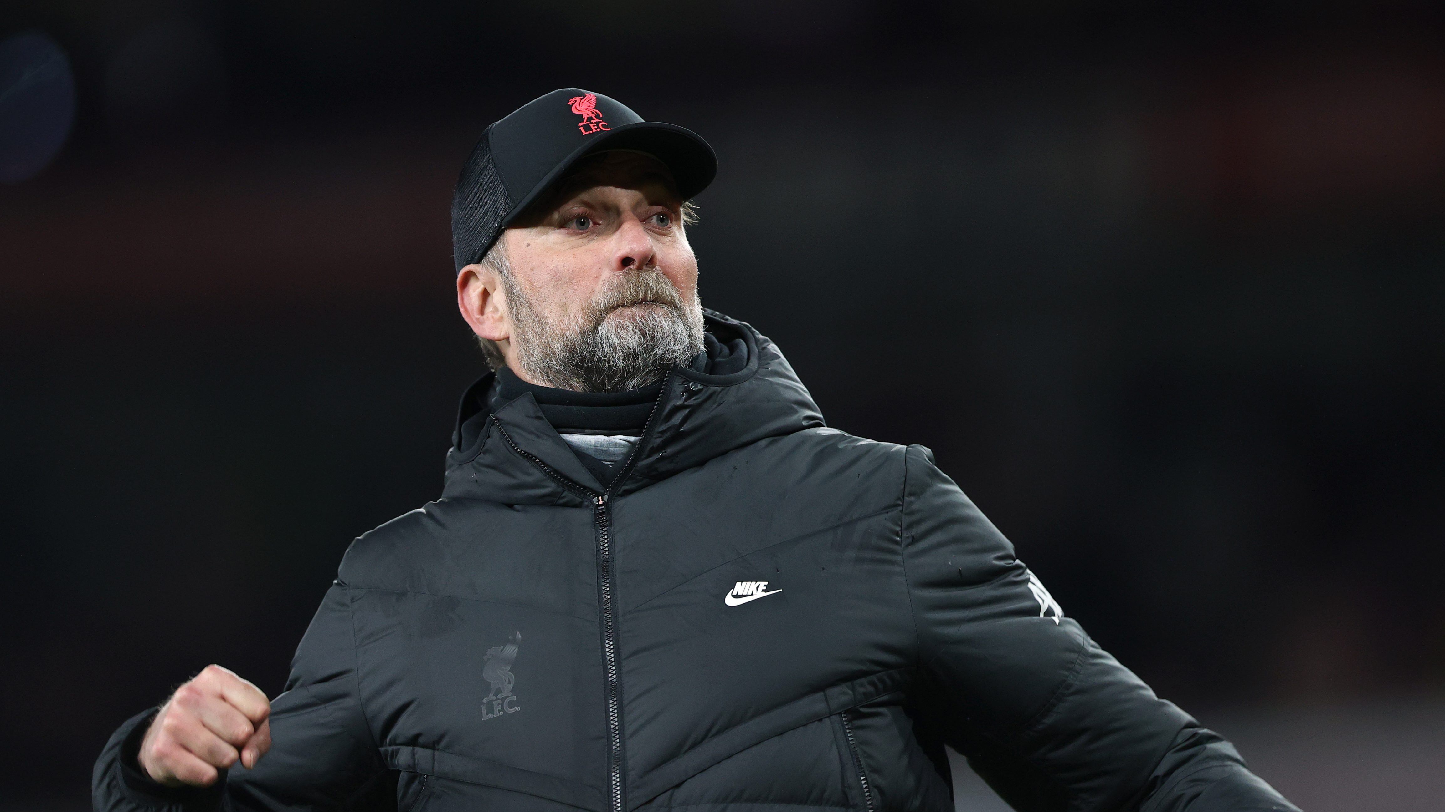 Liverpool derrotó al Arsenal y se acerca a la punta de la Premier League
