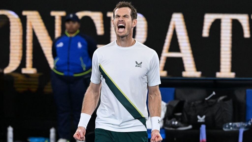 Andy Murray gana una batalla a Thanasi Kokkinakkis y sigue en carrera por el Abierto de Australia