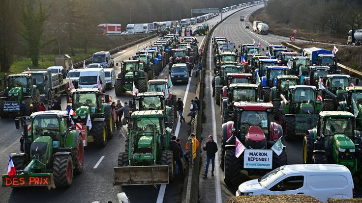 Agricultores cortan las rutas y arman un cerco alrededor de capital de Francia