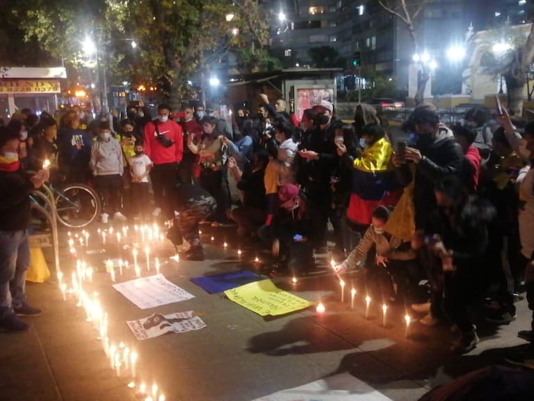 Ciudadanos colombianos en Santiago realizaron manifestación pacífica con apoyo de chilenos