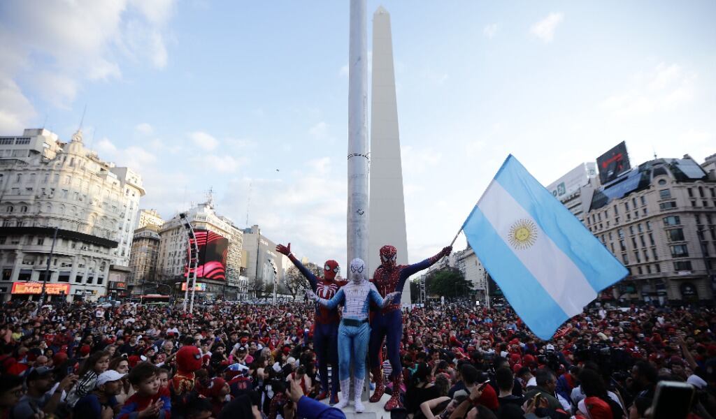 Miles de Spiderman llegaron al obelisco