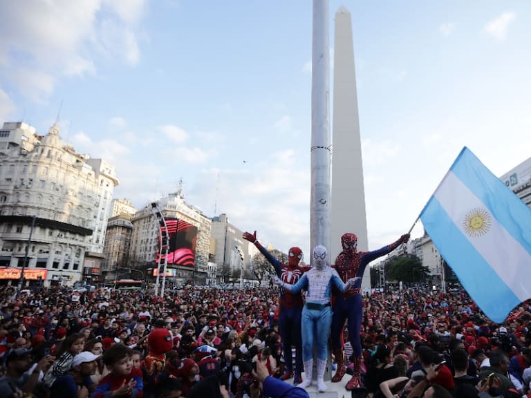 Miles de Spiderman llegaron al obelisco