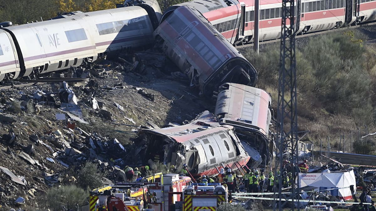 Siete minutos de silencio letal: Revelan audios entre el controlador de Atocha y los maquinistas que explican la tragedia ferroviaria en España