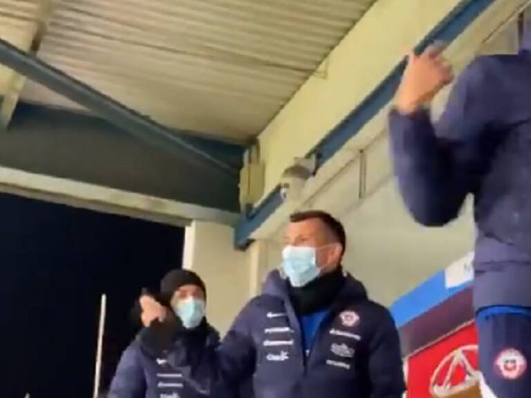 Gary Medel hizo saltar a varios jugadores de la Roja para alentar a la UC en San Carlos de Apoquindo