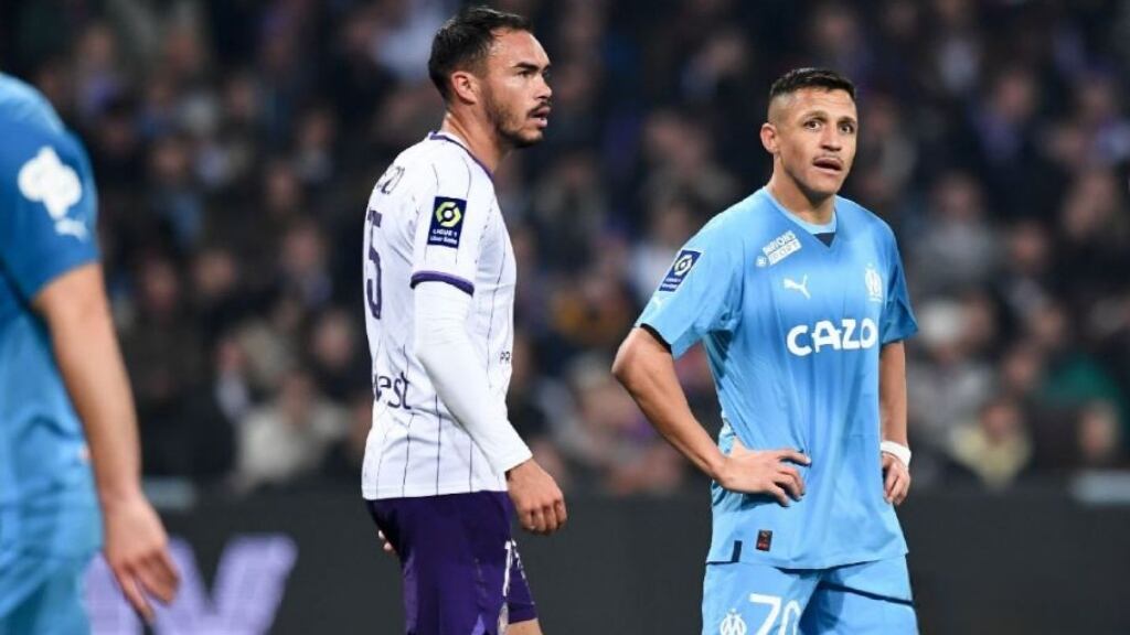 Gabriel Suazo da una asistencia en la derrota del Toulouse ante el Olympique Marsella de Alexis Sánchez