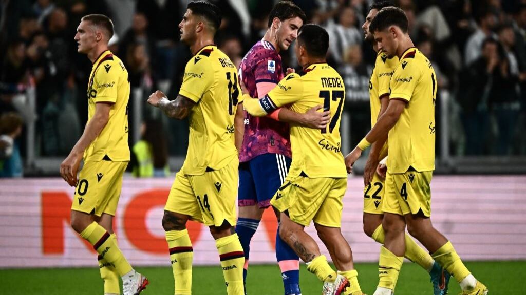 Con Gary Medel en cancha, Bologna cae goleado ante la Juventus en la Serie A