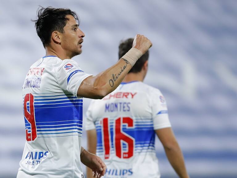 Universidad Católica logró dar vuelta un adverso partido ante Cobresal en el último minuto de juego