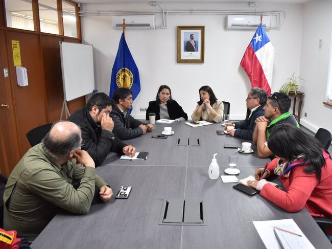 La reunión entre la delegada y los funcionarios movilizados. / Cedida.