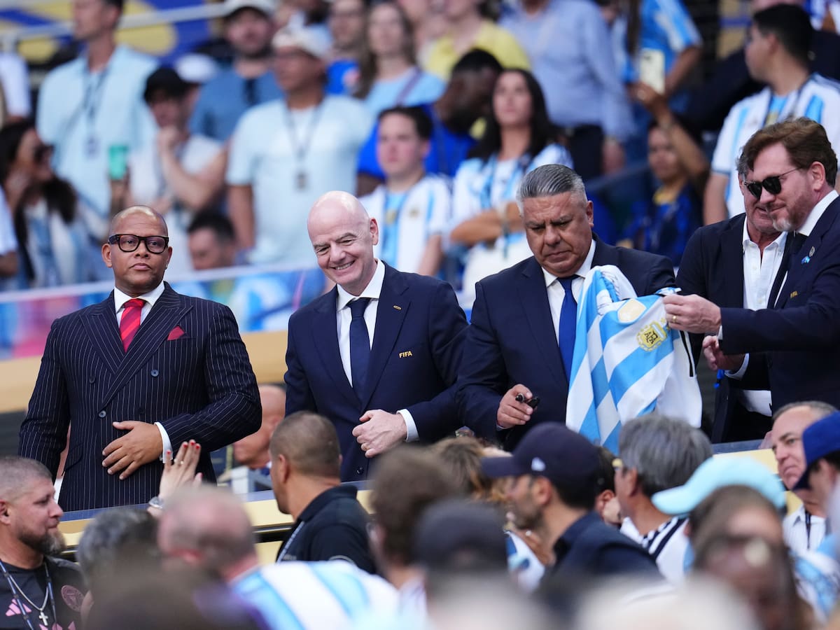 ¿Y la neutralidad? El eufórico festejo de los presidentes de AFA, Conmebol y FIFA al triunfo de Argentina sobre Cabo Verde