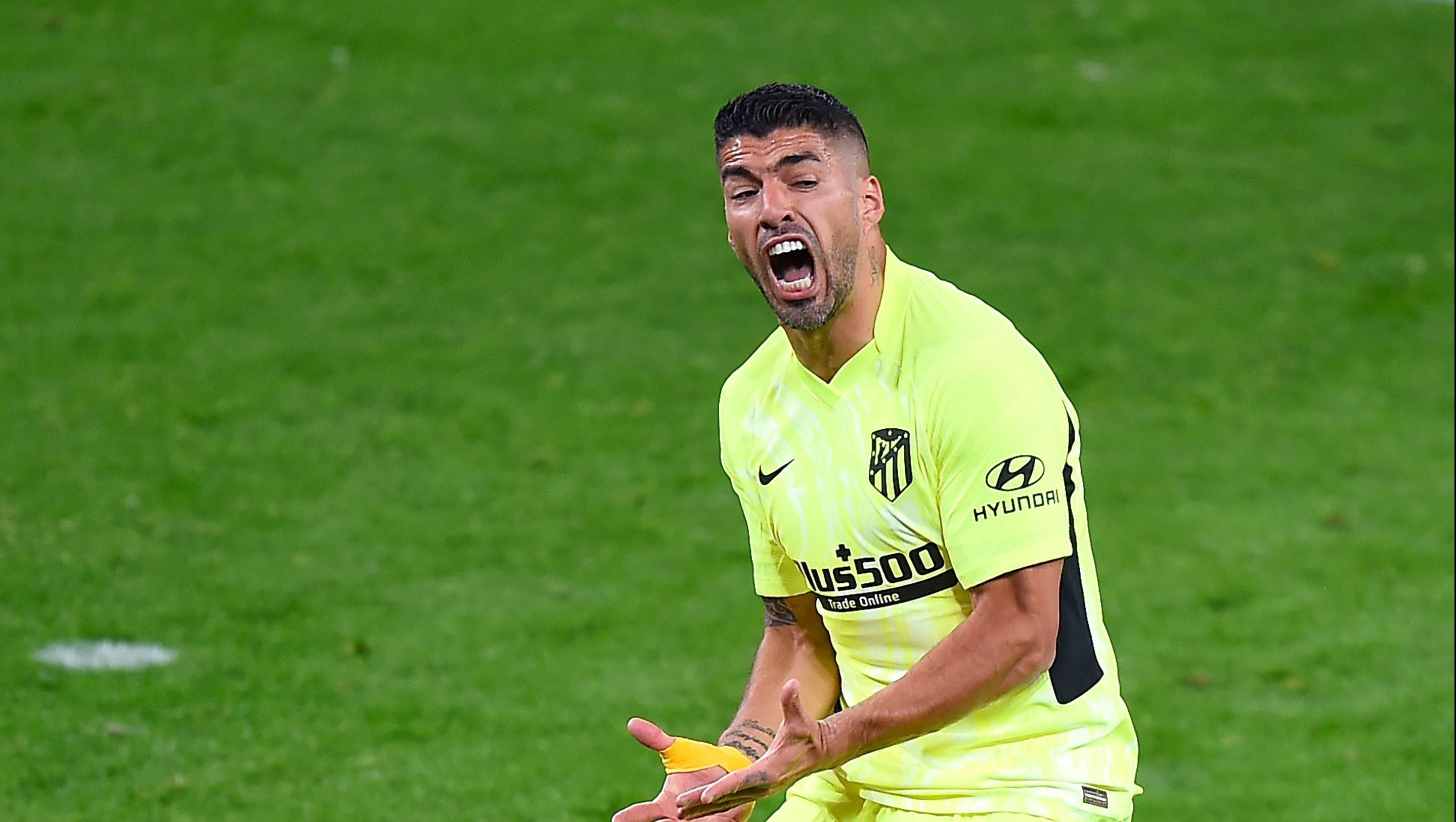 Atletico Madrid's Uruguayan forward Luis Suarez gestures during the Spanish League football match between Athletic Club Bilbao and Club Atletico de Madrid at the San Mames stadium in Bilbao on April 25, 2021. (Photo by ANDER GILLENEA / AFP) (Photo by ANDER GILLENEA/AFP via Getty Images)