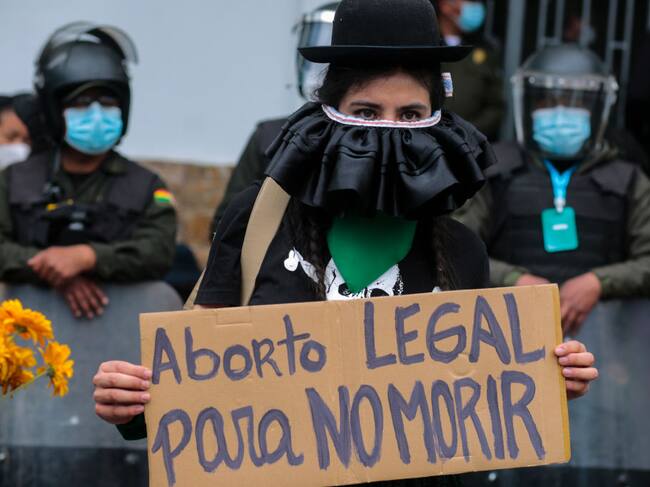 Feministas se manifiestan a favor del aborto legal en Bolivia
