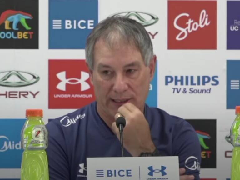 Ariel Holan pide la «mejor cancha posible» para localía de la UC el 2023: «Hay que tener buen piso para jugar un lindo fútbol»