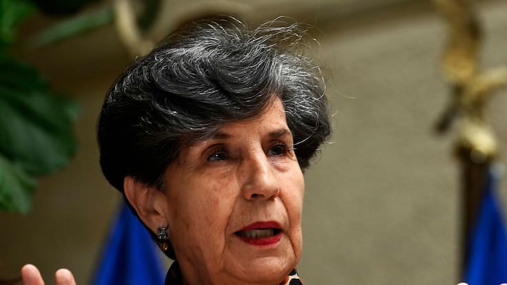 Isabel Allende reaparece públicamente en cumbre progresista tras un año de su salida del Senado