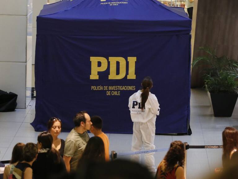 Mujer es asesinada al interior de centro comercial en Talca: habría sido atacada por su expareja