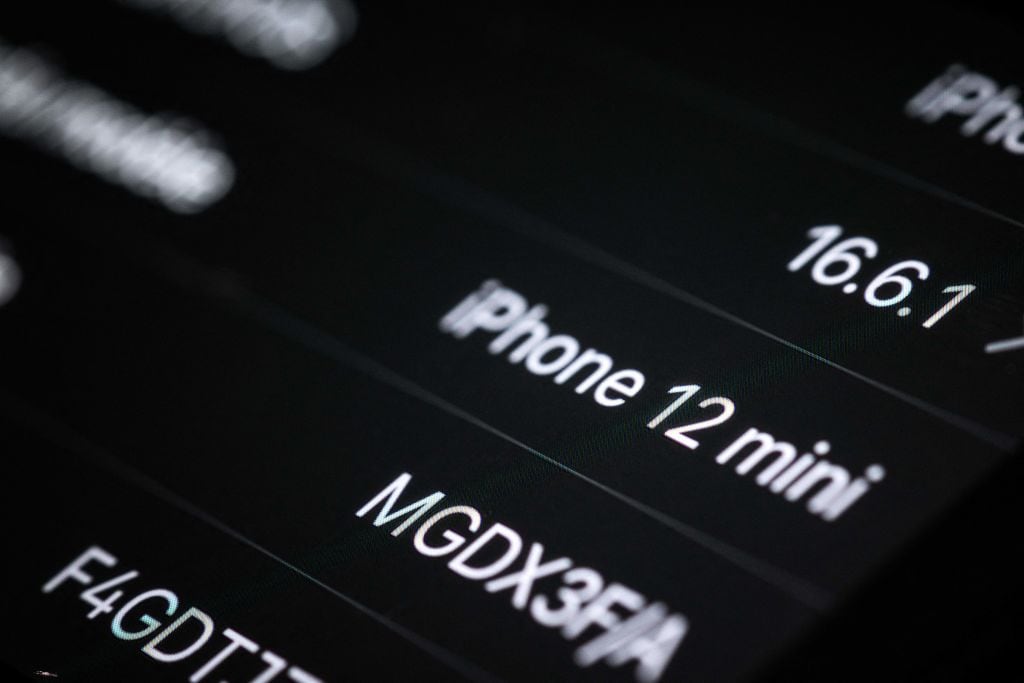 Una imagen de referencia del iPhone 12 de Apple ante polémica en Europa