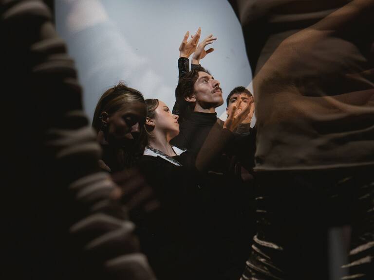 El Ballet Nacional Chileno estrena Barroco, nueva colaboración de Mathieu Guilhaumon y la actriz Millaray Lobos García