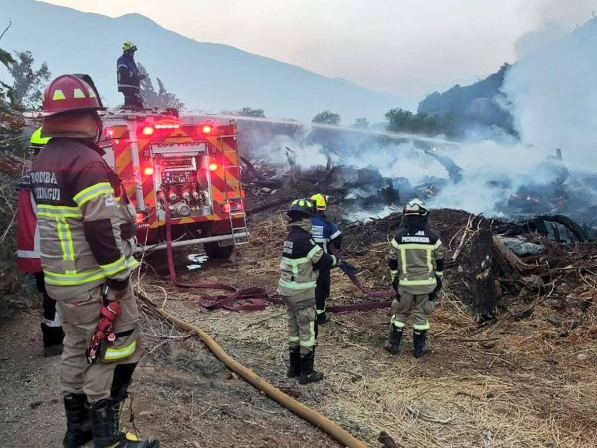 Se mantiene Alerta Roja en Monte Patria por incendio forestal: hay tres personas damnificadas y siete viviendas destruidas