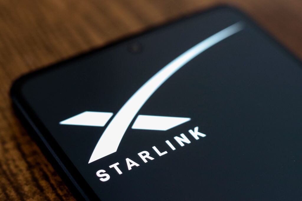 Imagen ilustrativa del logo de la empresa de internet satelital Starlink del multimillonario Elon Musk
