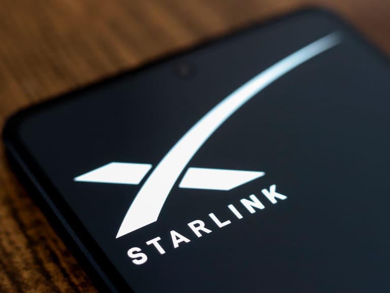 Imagen ilustrativa del logo de la empresa de internet satelital Starlink del multimillonario Elon Musk