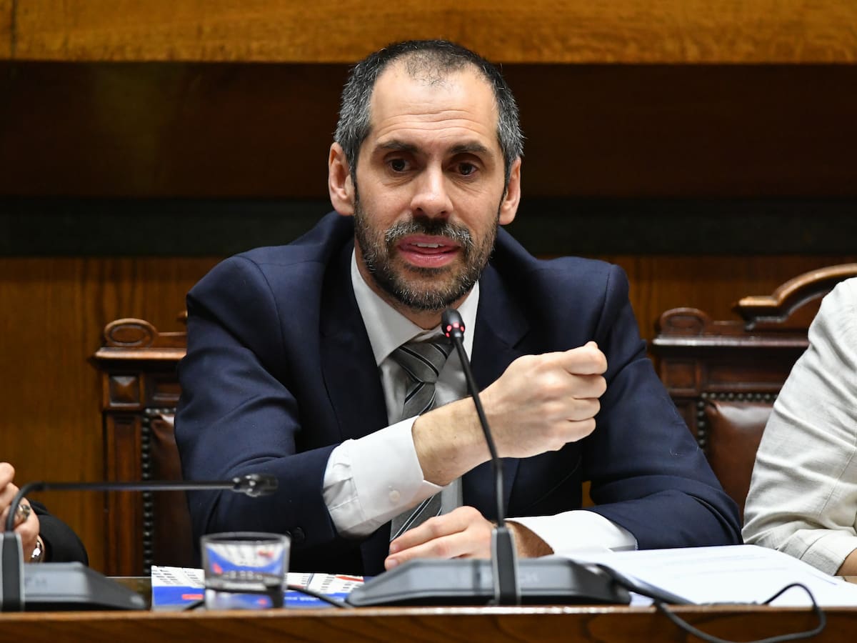 PNL y Republicanos ingresan acusación constitucional contra el exministro de Hacienda Nicolás Grau