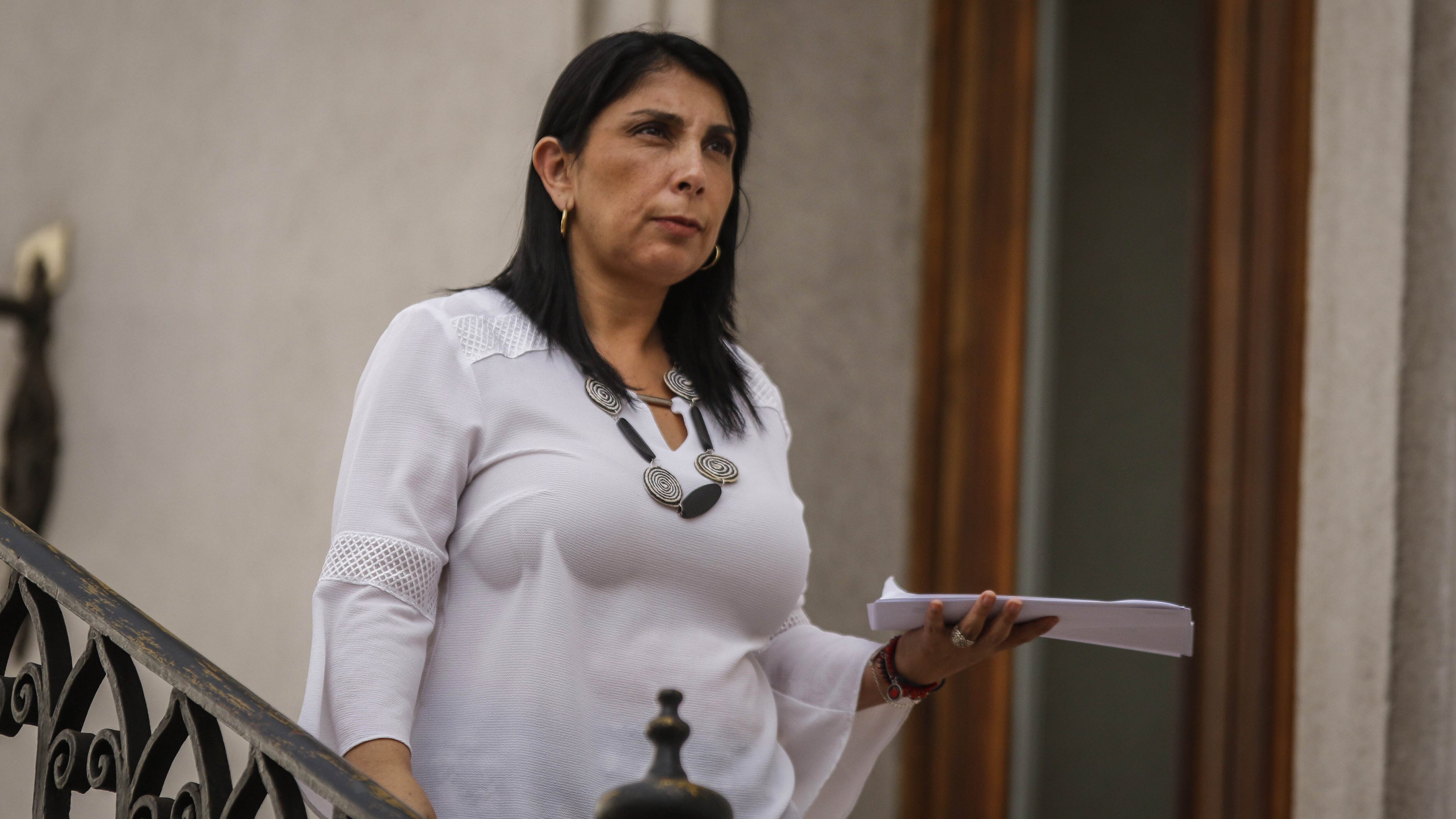 1 de abril del 2020/SANTIAGOKarla Rubilar, ministra Secretaria General de Gobierno, se retira tras finalizar el comité de emergencia covid 19, que fue encabezado por el Presidente de la Republica, en el Palacio de La Moneda.
FOTO: SEBASTIAN BELTRAN GAETE/AGENCIAUNO