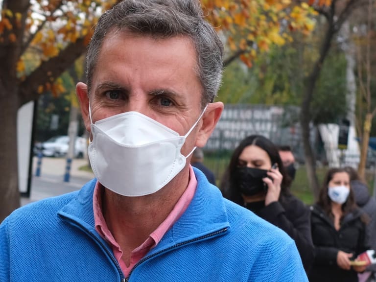 “Esta irresponsabilidad no tiene nombre”: especialistas critican a Gonzalo de la Carrera por dichos antivacunas