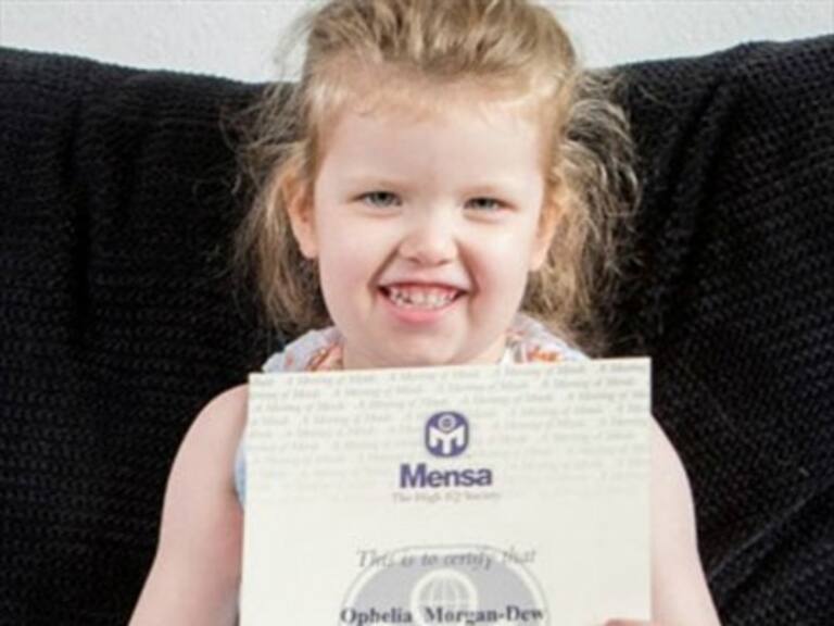 Niña de tres años sorprende al mundo con coeficiente superior al de Einstein y Hawking