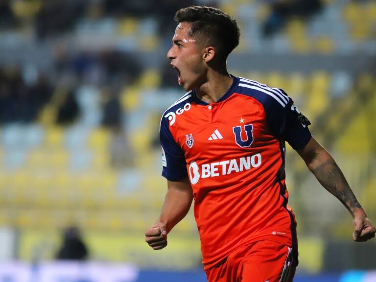 Lucas Assadi da las claves de su titularidad en la U: "Escuchar al "profe" y los consejos de los más experimentados"