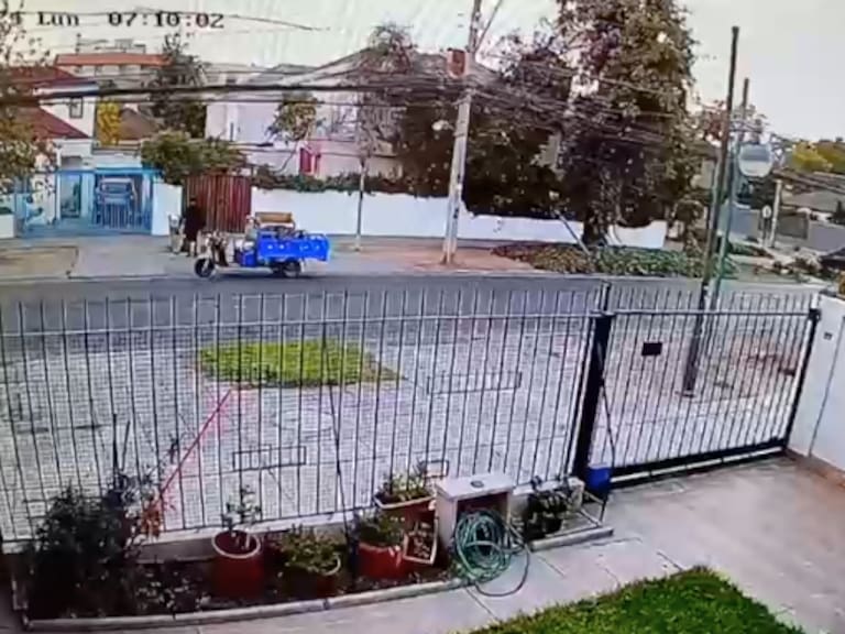 Nuevas imágenes: revelan a sujeto que podría haber abandonado cadáver en Ñuñoa