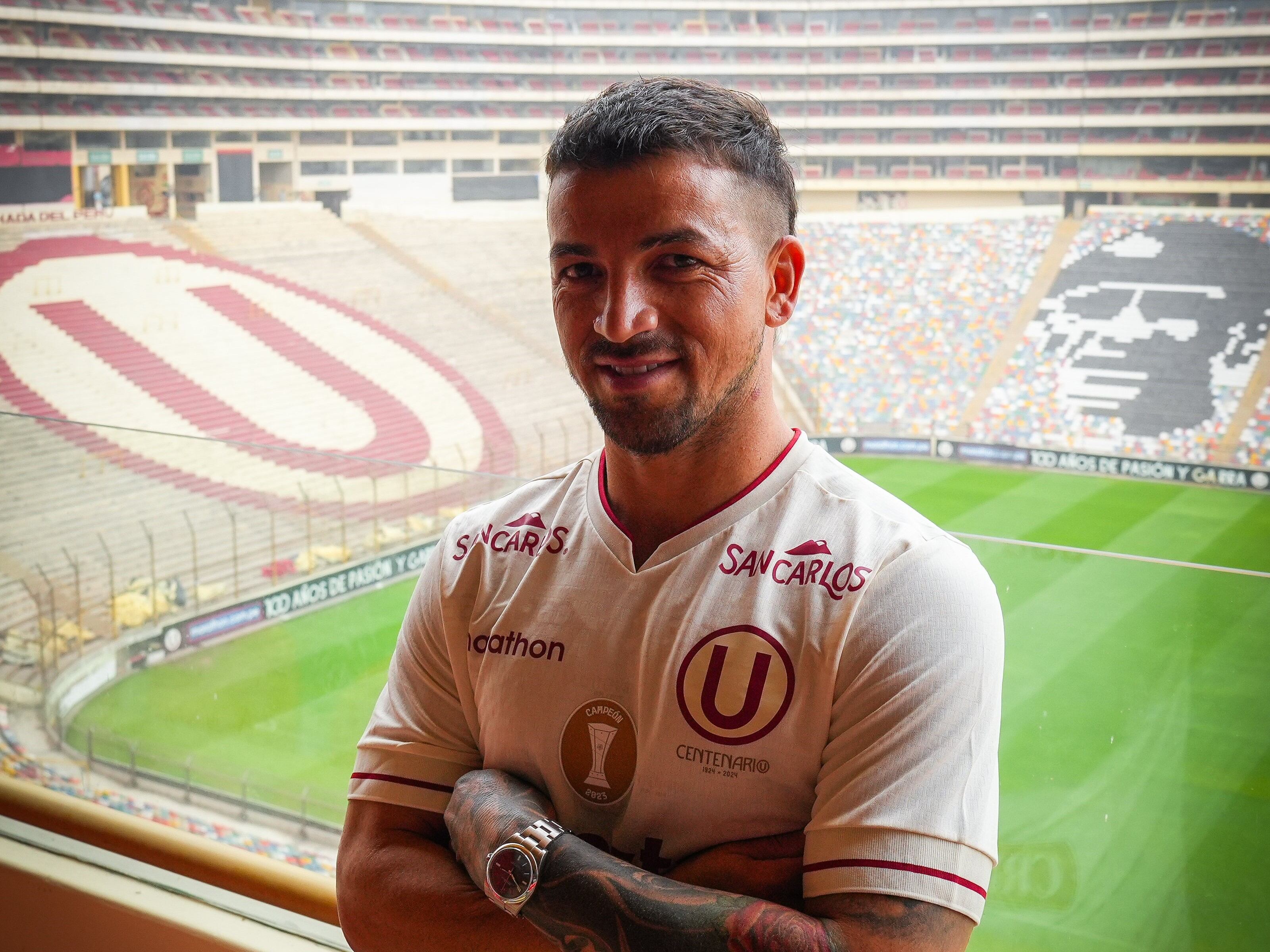 @Universitario