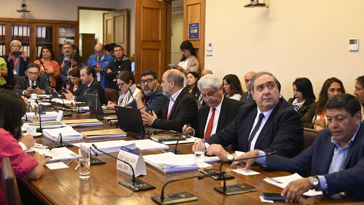Comisión de Hacienda rechaza aumento millonario a ministros del TC