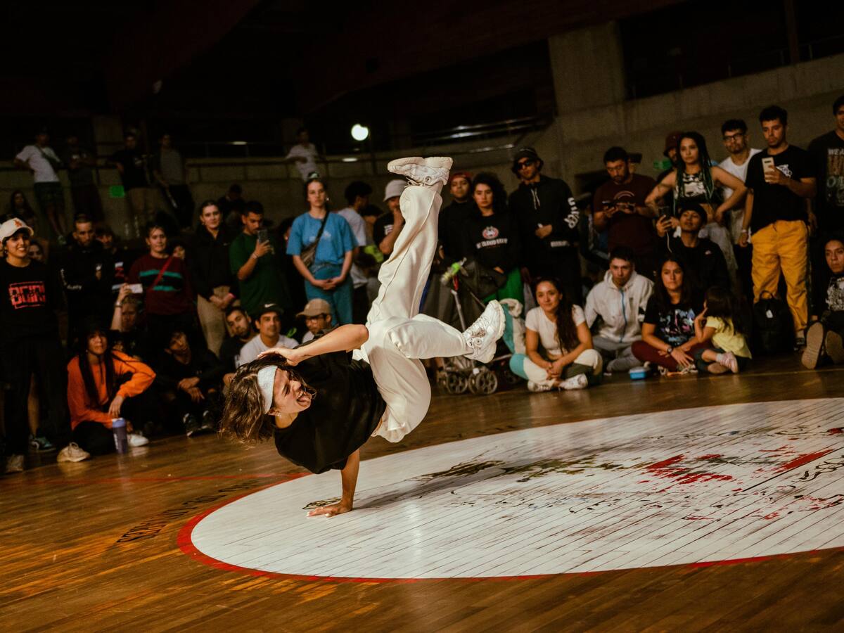La danza urbana se toma La Granja con “Powermubs”: Talleres gratuitos y batallas en el Centro Cultural Poeta Neruda