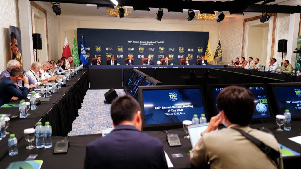 IFAB analizará propuestas en su reunión anual para reducir la pérdida de tiempo efectivo de juego