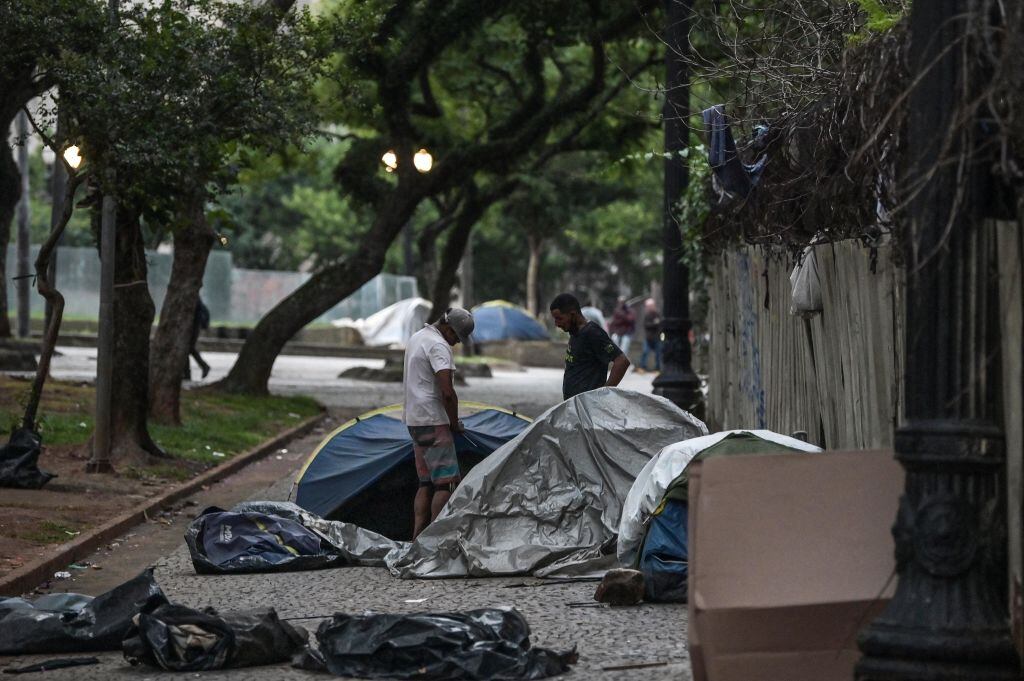 Personas sin hogar viven en carpas en las calles de la ciudad de Sao Paulo