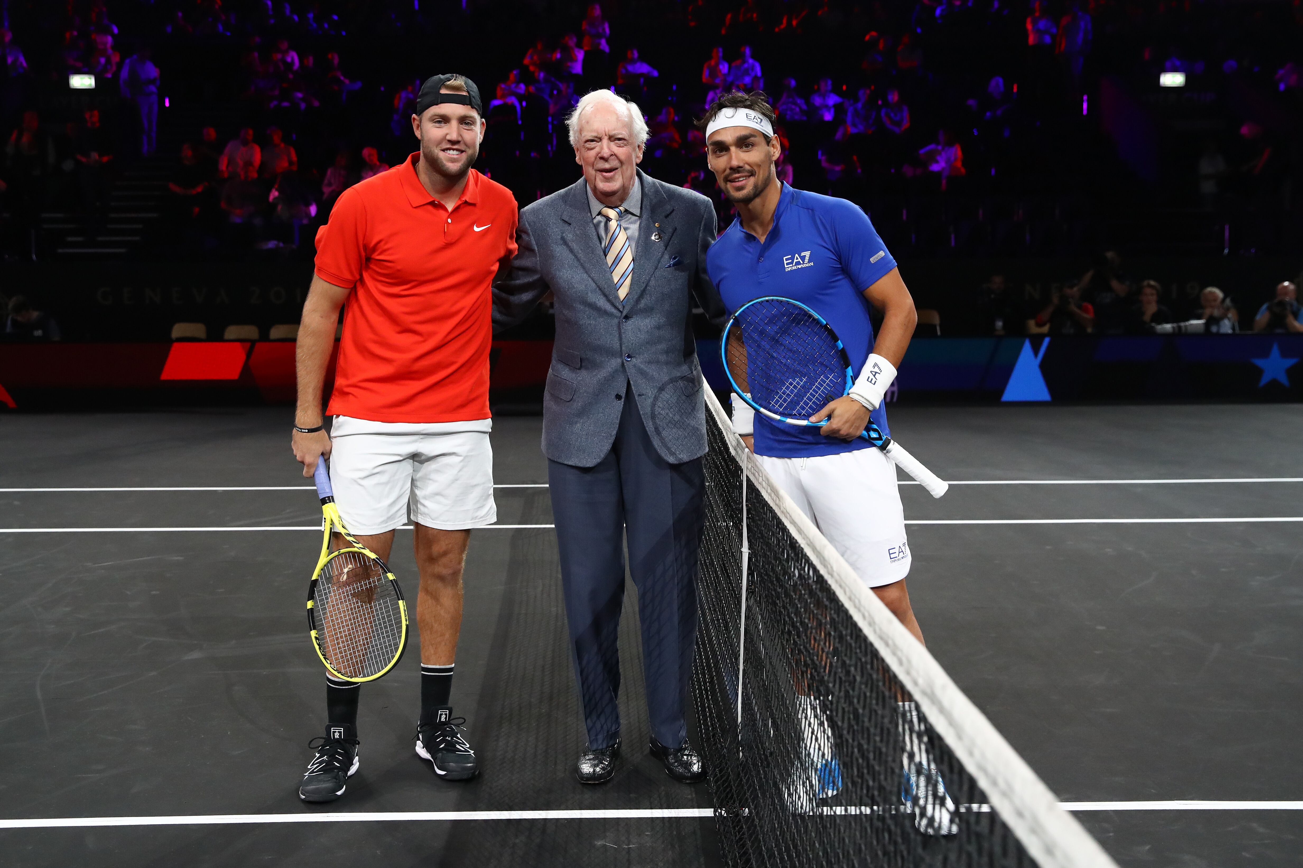 Fred Stolle junto a los jugadores Jack Sock y Fabio Fognini en el torneo Laver Cup 2019. Foto: Getty Images