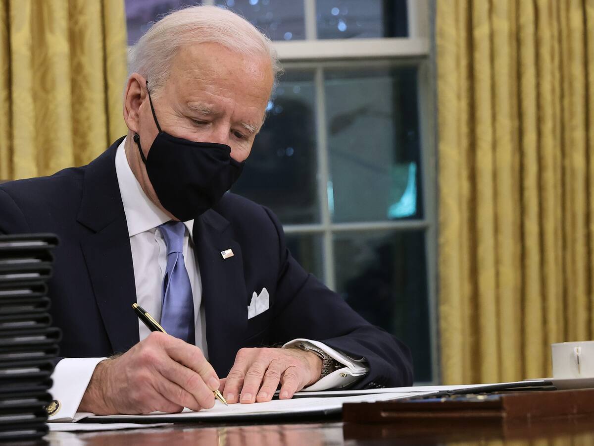 Presidente Biden firmó decretos para detener la construcción del muro con México y reincorporar a EE.UU. al Acuerdo de París