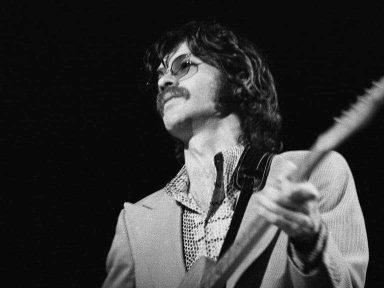Muere Robbie Robertson, líder de The Band y fiel colaborador del director Martin Scorsese