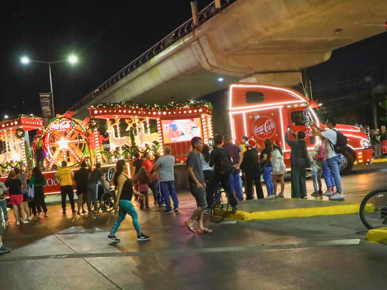 Caravana Navideña Coca-Cola 2024 en La Reina: recorrido y horario del evento con el Viejito Pascuero en Chile