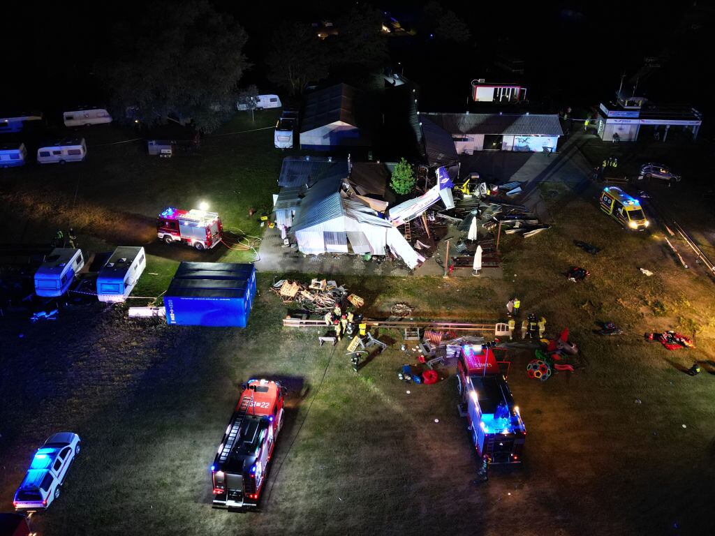 Equipos de emergencia llegan al accidente de un avión en Polonia