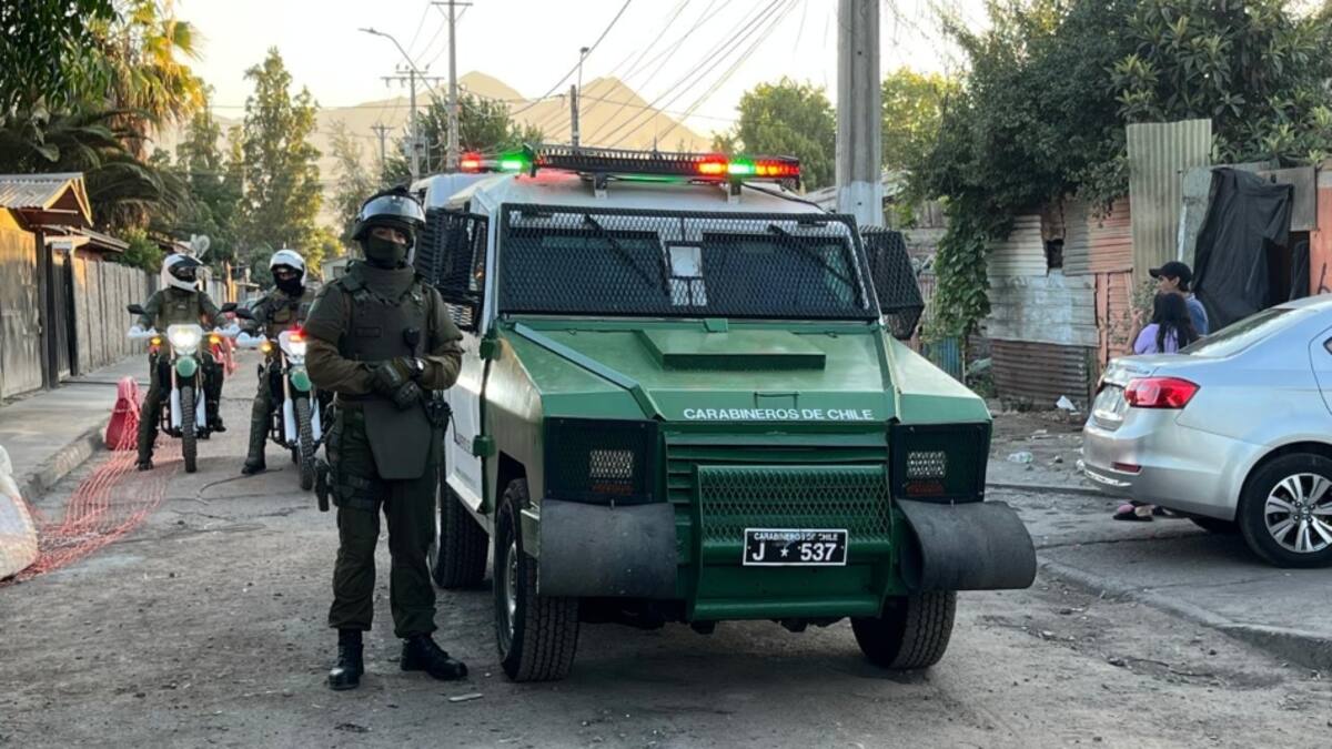 Realizan operativo policial en Conchalí: derriban narcomausoleos y guarida de banda criminal asociada a la venta de drogas
