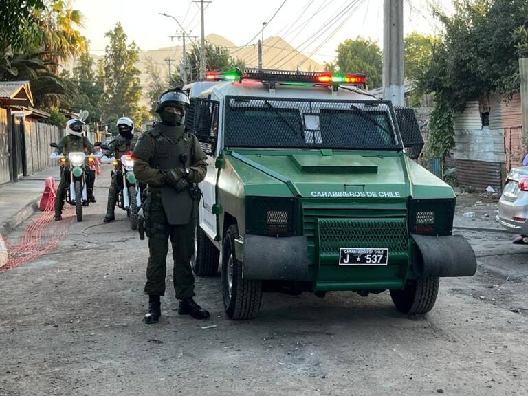 Realizan operativo policial en Conchalí: derriban narcomausoleos y guarida de banda criminal asociada a la venta de drogas