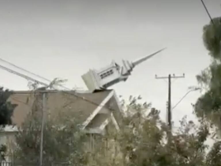 Sistema frontal: Fuertes vientos desprenden cúpula de una iglesia en Parral