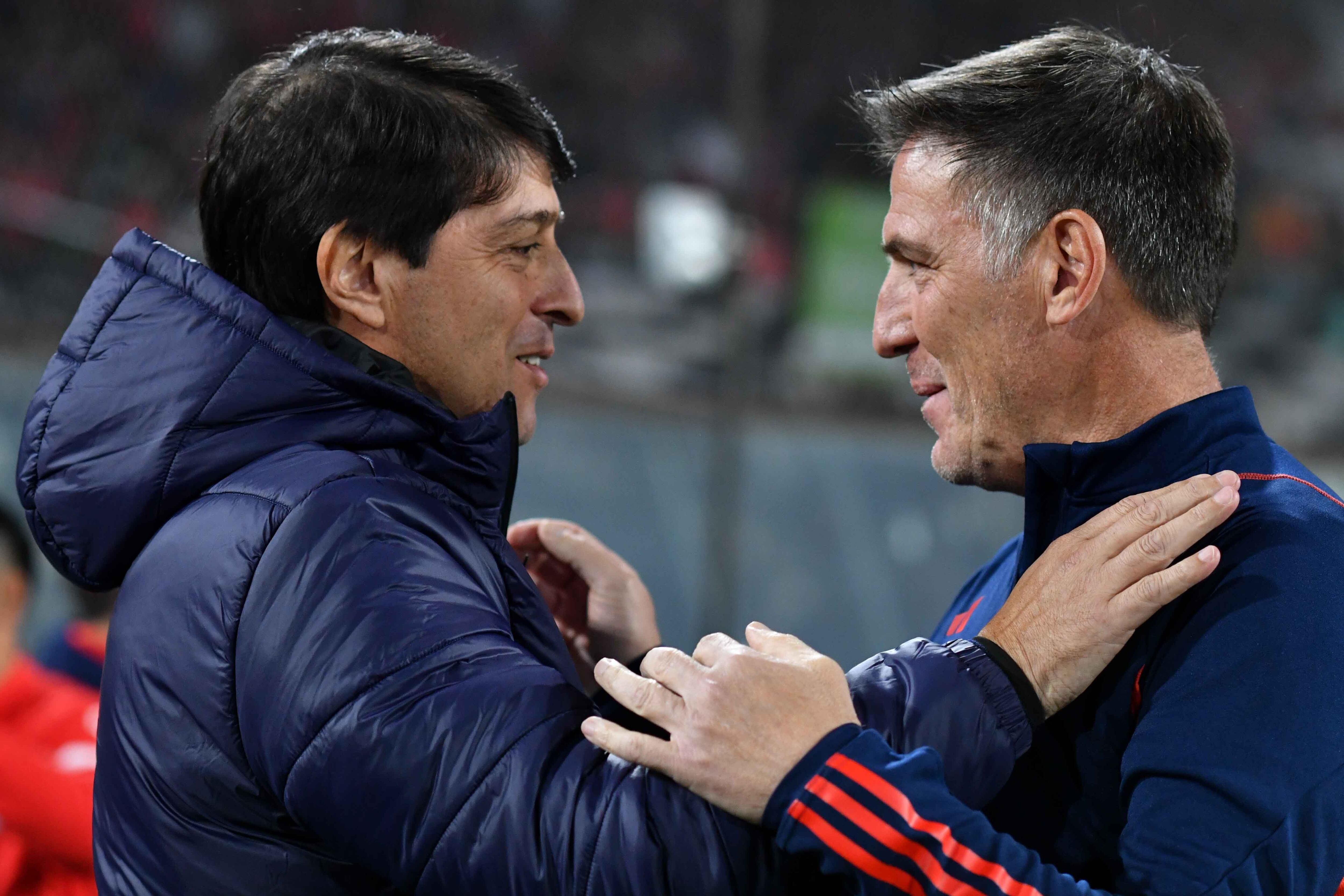 16 DE NOVIEMBRE DE 2023/SANTIAGO
Director tecnico de Chile Eduardo Berizzo junto al director tecnico de Paraguay Daniel Garnero durante el partido, válido por la quinta fecha de las Eliminatorias Sudamericanas 2026 entre las selecciones de Chile y Paraguay en estadio Monumental de Santiago.
FOTO: OSCAR GUERRA / AGENCIAUNO
